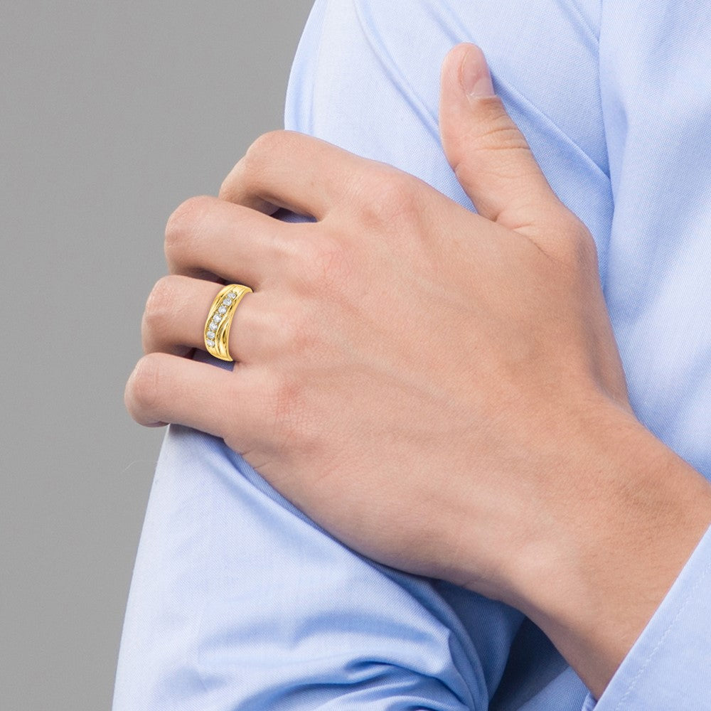 Round lab-grown diamond men's ring in 14K yellow gold