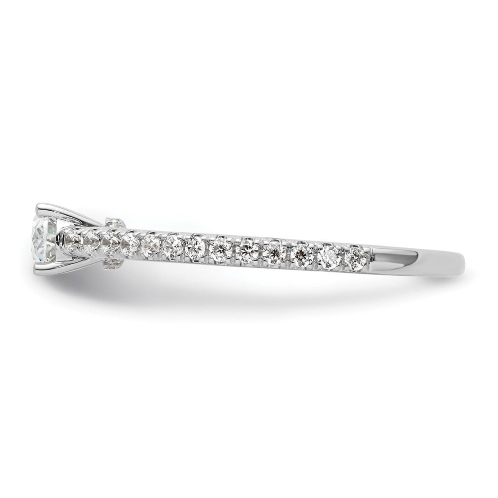 Oval lab-grown diamond engagement ring in 14K white gold